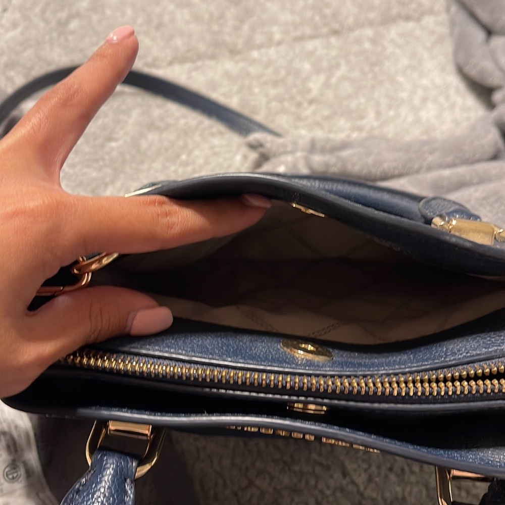 Navy medium Michael Kors purse - Picture 4 of 6